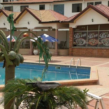 True Vine Hotel Kumasi Esterno foto