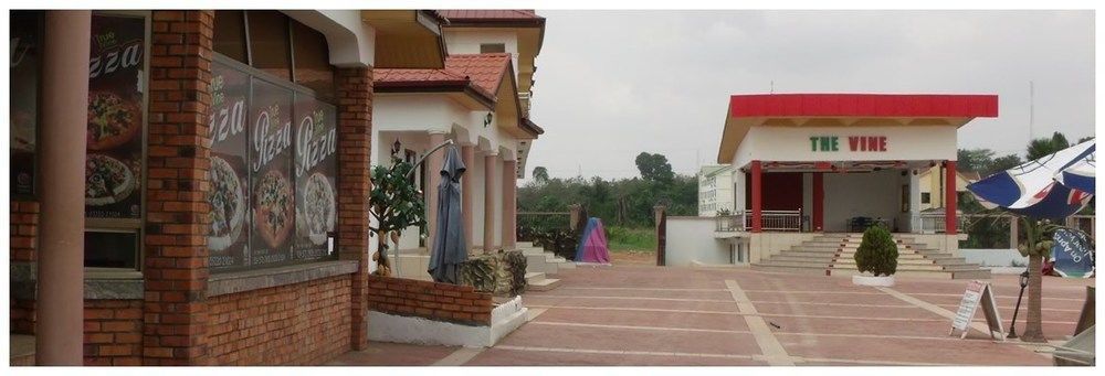 True Vine Hotel Kumasi Esterno foto