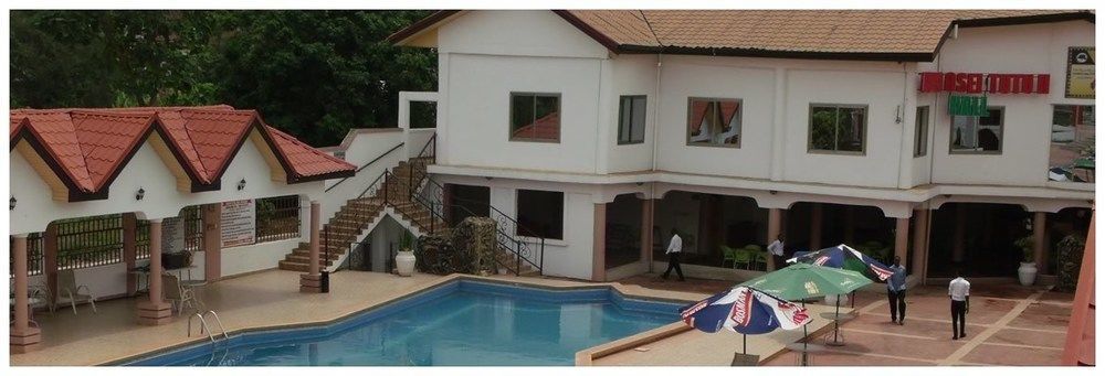 True Vine Hotel Kumasi Esterno foto